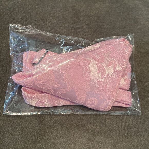 Men’s Pink Paisley Vest, Bow Tie & Pocket Square Size 30 NWT - Picture 3 of 7